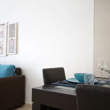 Cozy With Garden Apartamento