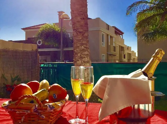 Cozy With Garden Appartamento