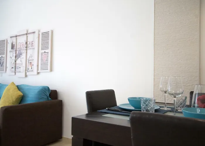 Cozy With Garden アパート